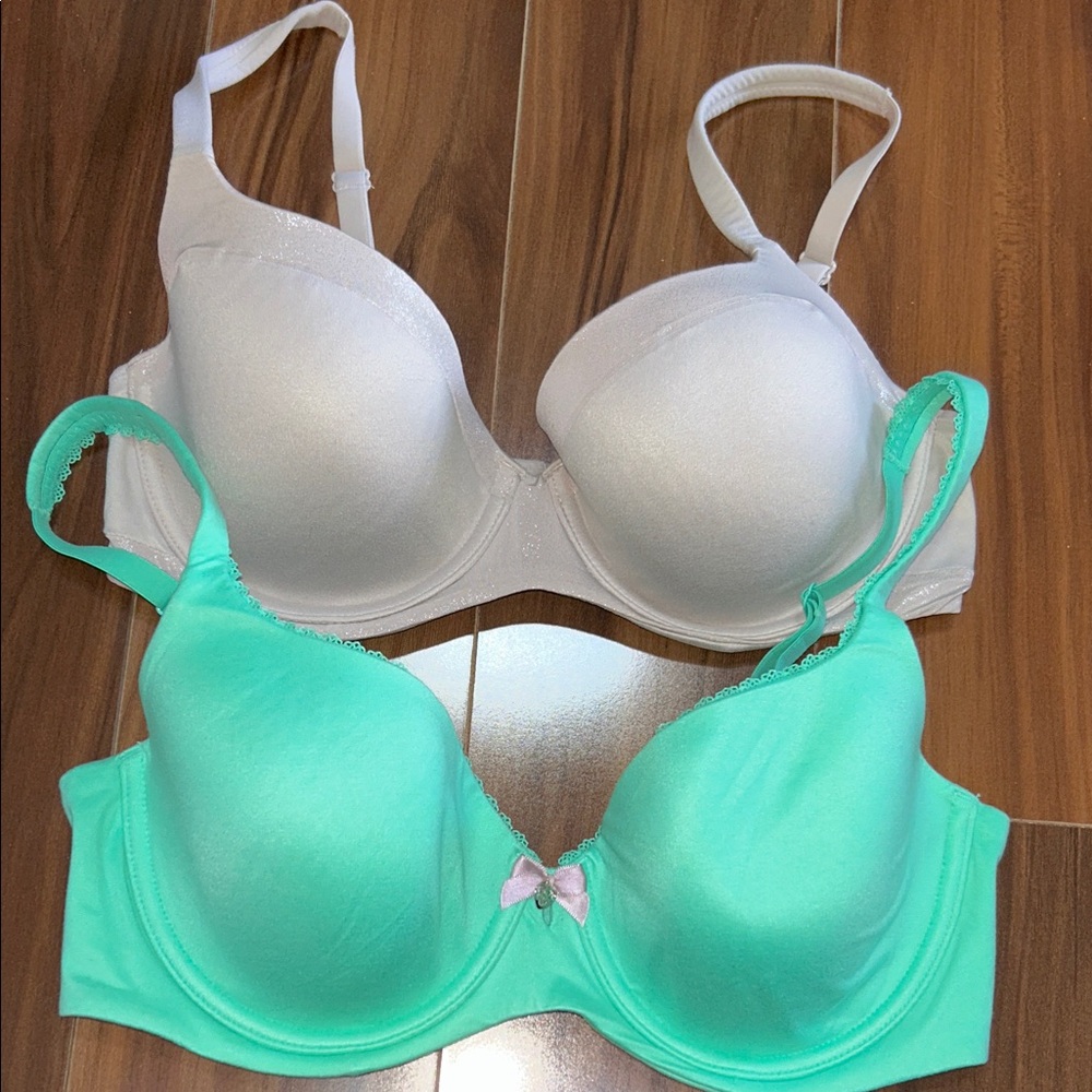 34D Victoria’s Secret body by Victoria lined Demi bra set